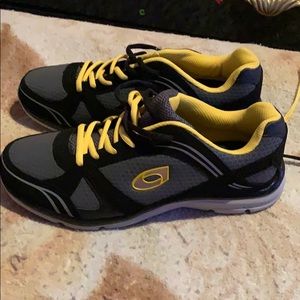 Cross trekkers size 9.5  brand new men